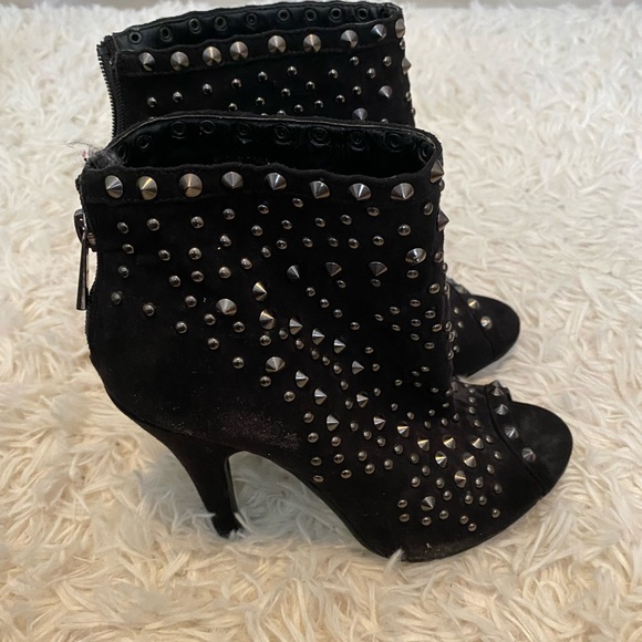 Brand new le chateau booties - Picture 4 of 5